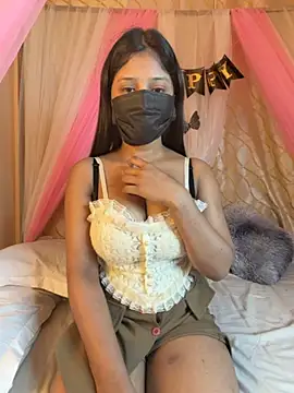 Snapshot of hotgirlpriya789 chatting on 11/21/25, 04:49 hotgirlpriya789 online show from 11/21/25, 04:49