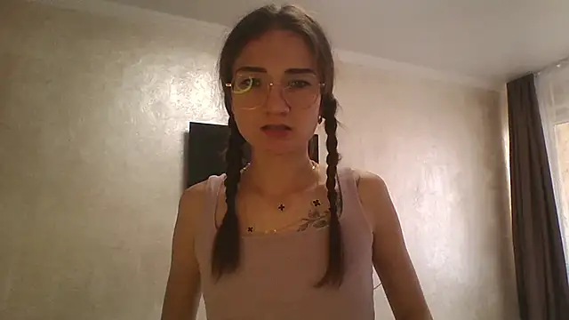 RoyalDessertt online show from 10/13/25, 06:24