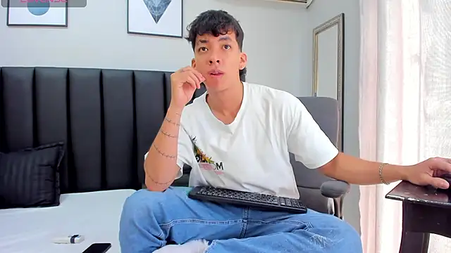 ISAAC CRYSTON online show from 02/03/25, 03:17