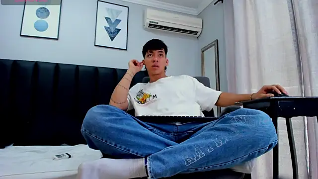 ISAAC CRYSTON online show from 02/03/25, 06:17