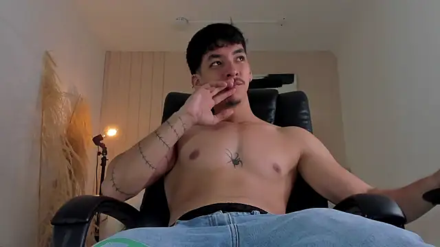 ISAAC CRYSTON online show from 12/16/25, 07:52