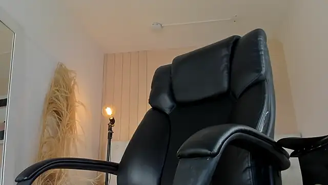 ISAAC CRYSTON online show from 12/18/25, 08:59