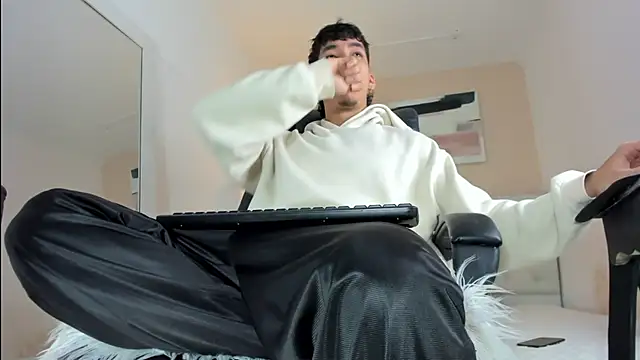 ISAAC CRYSTON online show from 12/22/25, 07:55