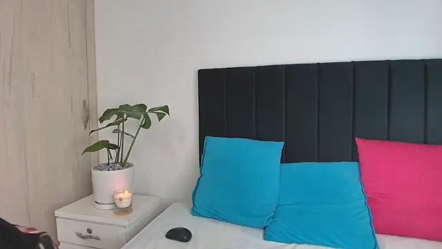 Snapshot of MarianaGiiiL chatting on 02/15/25, 11:28 MarianaGiiiL online show from 02/15/25, 11:28