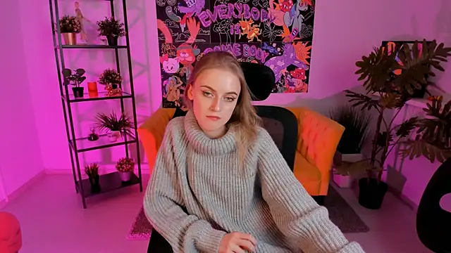 Snapshot of KiraMontoya chatting on 02/14/25, 03:58 KiraMontoya online show from 02/14/25, 03:58