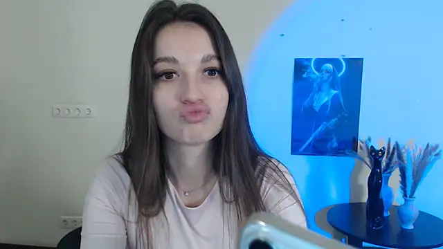 Eva Eldis online show from 03/10/25, 04:25