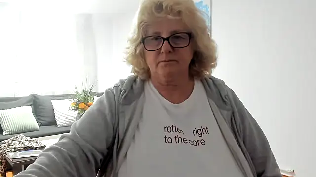 NoraJohnson6 online show from 09/29/25, 08:30