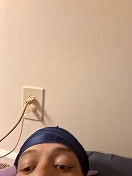 Snapshot of Locdawgg11 chatting on 09/30/25, 04:12 Locdawgg11 online show from 09/30/25, 04:12