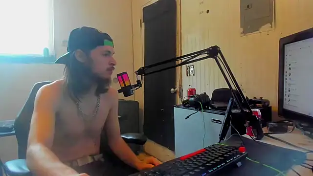 nuttyking2022 online show from 02/04/25, 06:06