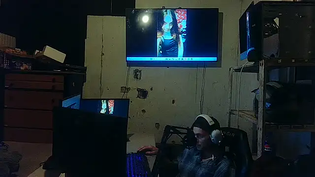 nuttyking2022 online show from 04/17/26, 09:12