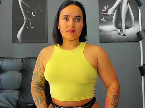 Snapshot of karlyjons12 chatting on 10/07/25, 04:15 karlyjons12 online show from 10/07/25, 04:15