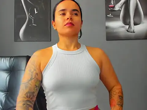 karlyjons12 online show from 12/16/25, 04:23