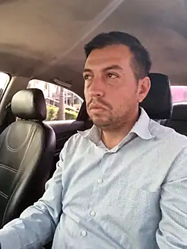 Snapshot of reyarturs13 chatting on 02/12/25, 02:43 reyarturs13 online show from 02/12/25, 02:43