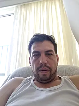 Snapshot of reyarturs13 chatting on 02/24/25, 05:20 reyarturs13 online show from 02/24/25, 05:20