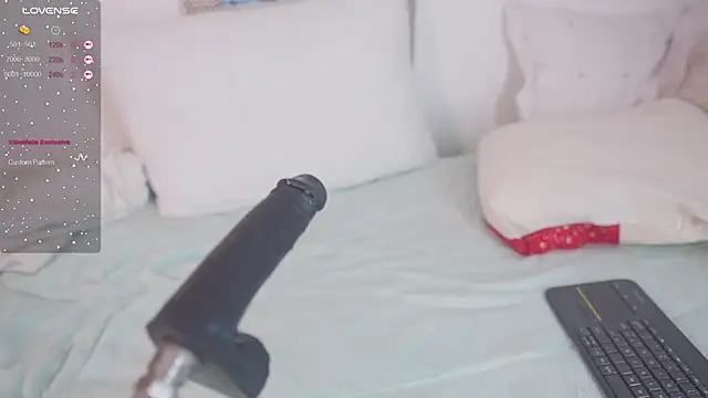 Snapshot of Neekito_ chatting on 12/16/25, 02:38 Neekito online show from 12/16/25, 02:38