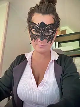 Loveblackzilla online show from 03/17/26, 01:47