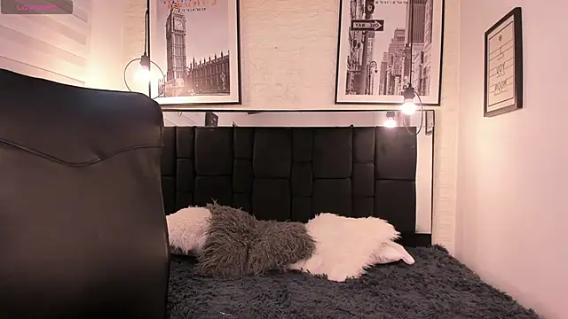 tylla  online show from 10/27/25, 03:32