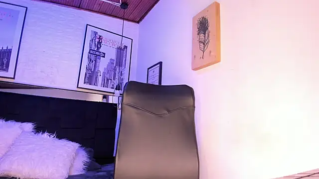 tylla  online show from 12/20/25, 04:08