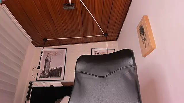 tylla  online show from 01/13/26, 07:41