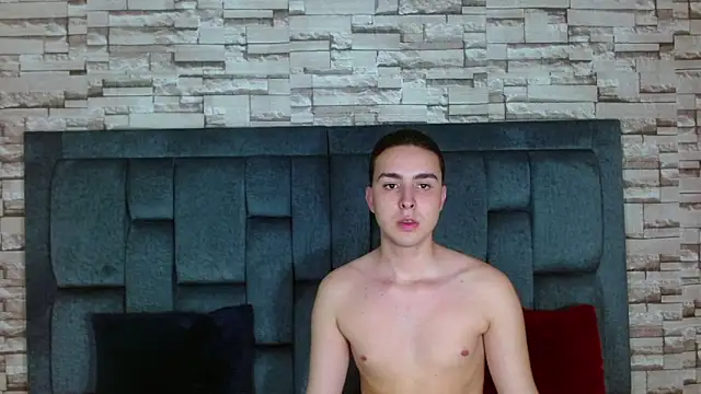 angel holguin22 online show from 02/08/25, 04:04