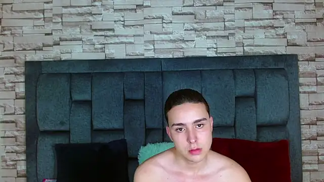 angel holguin22 online show from 02/08/25, 07:05