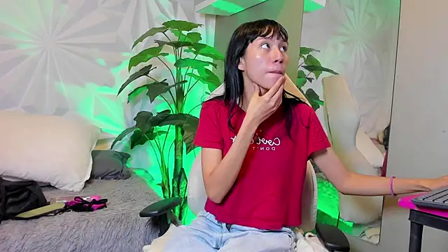 Miaa Lee7 online show from 11/25/25, 08:20