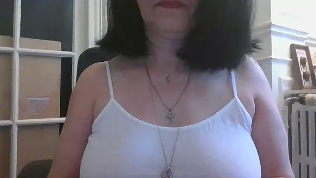 Snapshot of sarahspotlight chatting on 09/09/25, 11:54 sarahspotlight online show from 09/09/25, 11:54