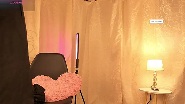 Snapshot of sophia_dumont chatting on 10/01/25, 12:16 sophia dumont online show from 10/01/25, 12:16