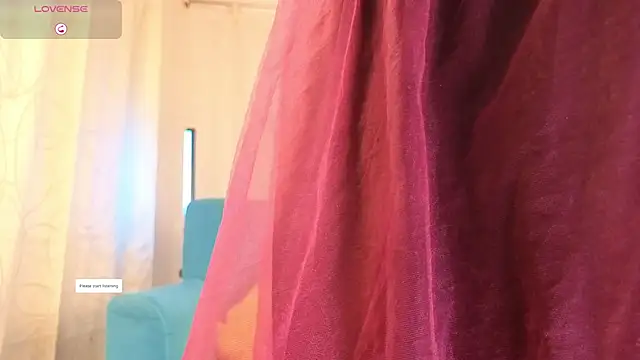 Snapshot of sophia_dumont chatting on 10/22/25, 01:50 sophia dumont online show from 10/22/25, 01:50