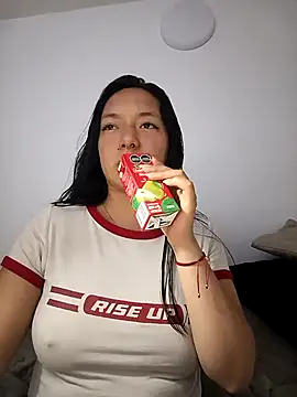 Snapshot of CuteHarper chatting on 10/10/25, 03:05 CuteHarper online show from 10/10/25, 03:05