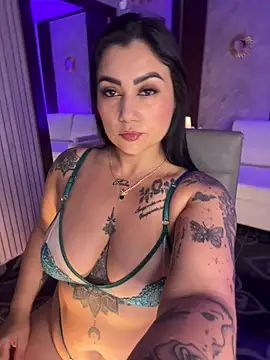 Madissonlove 1 online show from 04/12/26, 10:59