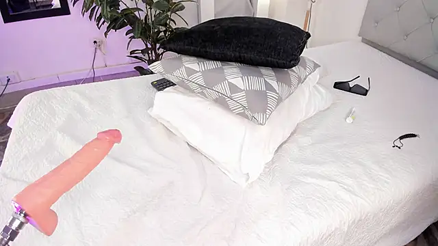 NovaaWheler online show from 02/08/25, 01:54