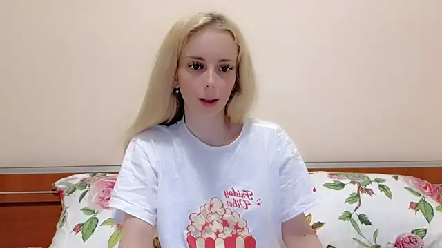 ChristiHanson online show from 04/11/26, 01:21