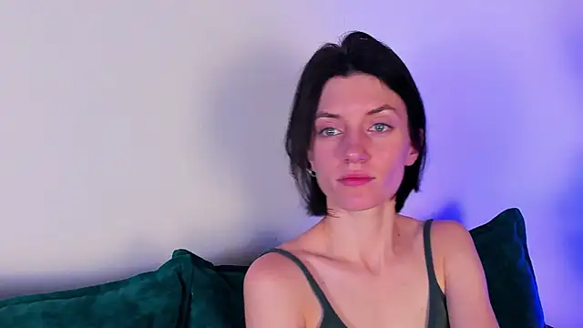 roxy riot  online show from 02/08/25, 07:59