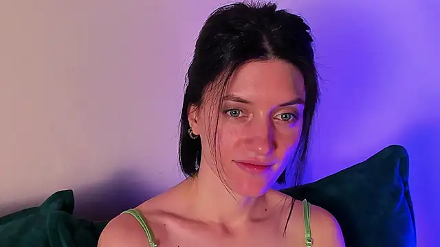 roxy riot  online show from 02/09/25, 07:49