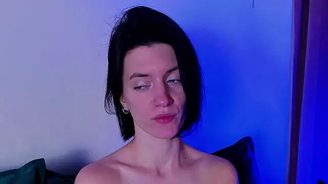 roxy riot  online show from 02/10/25, 07:47