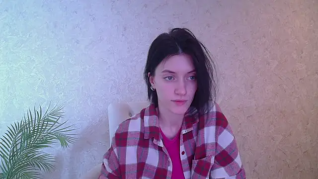 roxy riot  online show from 03/04/25, 05:11