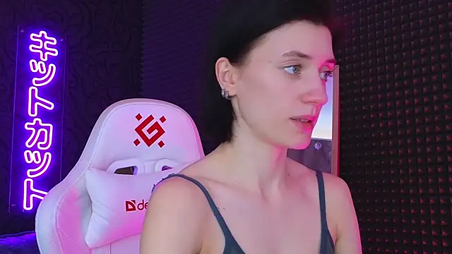 roxy riot  online show from 03/07/25, 07:41