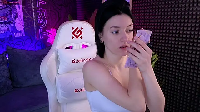 roxy riot  online show from 10/09/25, 01:25