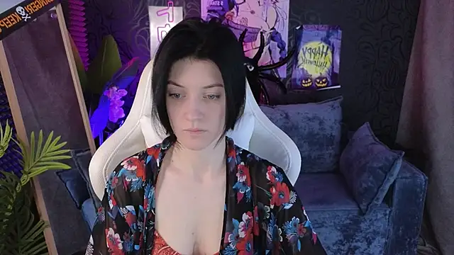 roxy riot  online show from 10/30/25, 01:40