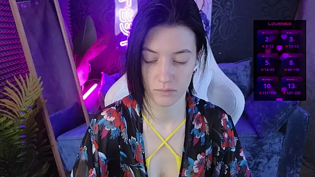 roxy riot  online show from 12/16/25, 01:21