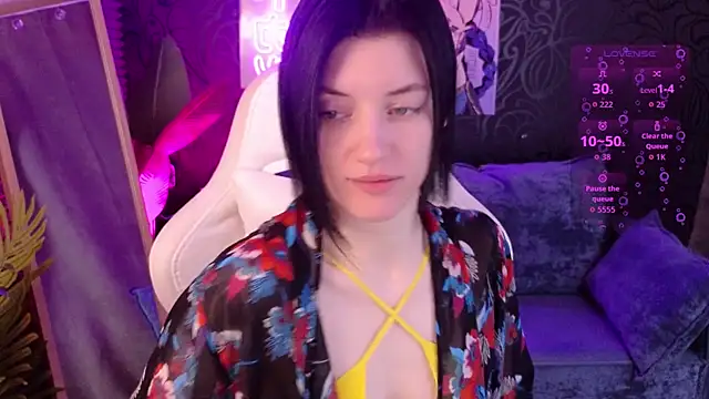 roxy riot  online show from 12/20/25, 01:23