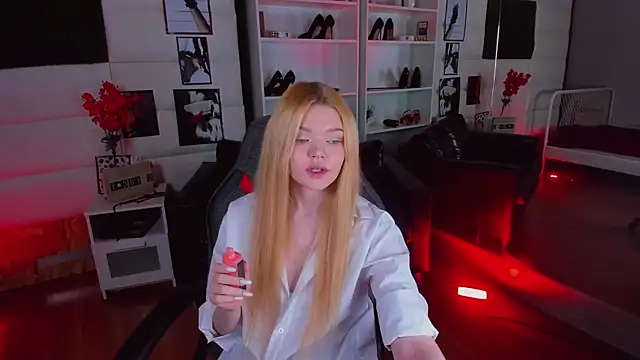 AdeleCartier online show from 02/13/25, 04:22