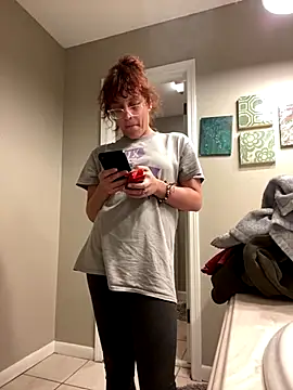 Snapshot of grassXass420 chatting on 10/19/25, 01:28 grassXass420 online show from 10/19/25, 01:28