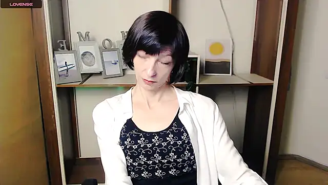  AngeliaFlow  online show from 10/14/25, 06:58