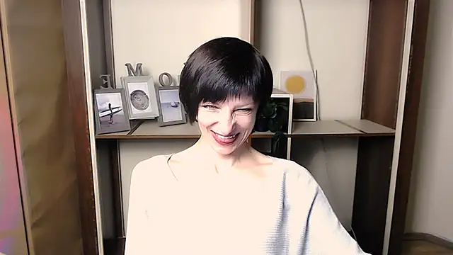  AngeliaFlow  online show from 11/17/25, 08:09