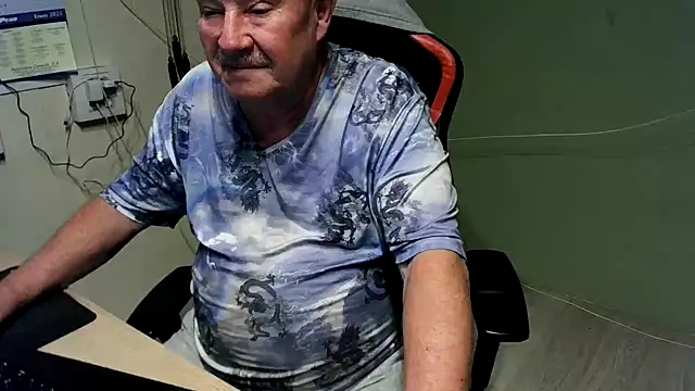 Snapshot of barenfan chatting on 02/04/25, 10:24 barenfan online show from 02/04/25, 10:24