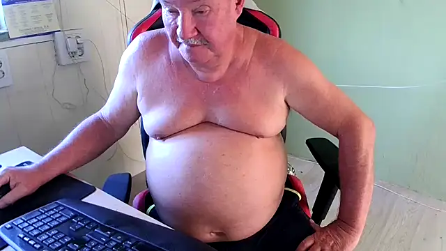 Snapshot of barenfan chatting on 02/16/25, 05:48 barenfan online show from 02/16/25, 05:48