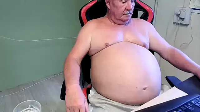 Snapshot of barenfan chatting on 03/01/25, 06:11 barenfan online show from 03/01/25, 06:11