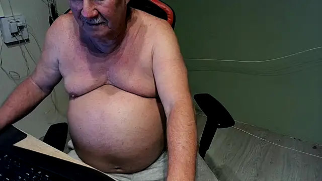 Snapshot of barenfan chatting on 03/07/25, 11:38 barenfan online show from 03/07/25, 11:38